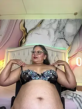 Lucy_Milf_474 - FINGER IN THE ASS