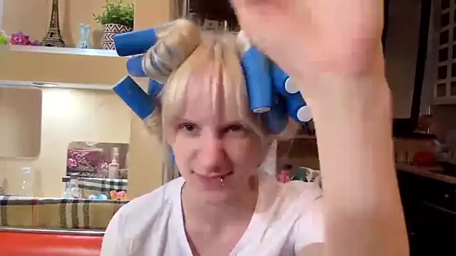 Blondilis - Squeeze my booty