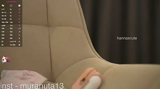 Tinykisa - Lick finger closer to cam (next handbra)