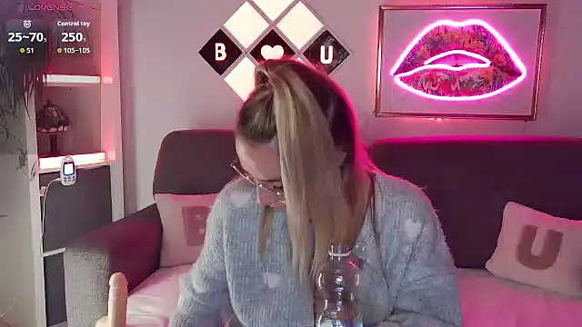BellaXundXUwe - Anal plug + 5 Videos LT