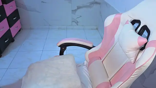 HannaBrave - blowjobs and a dildo in my pussy for 4
