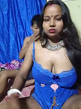 Yourmanu - Nude dance a song and squirts