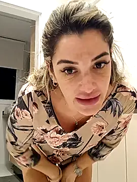 DESIRIE0609 - Tô get on ALL fours without panties