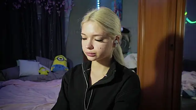 StacyChocopay - tease my pants and flash my as