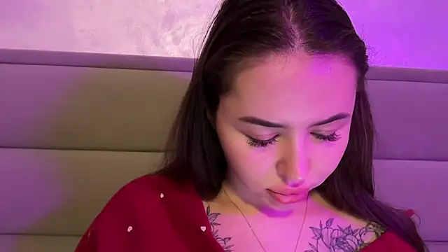 AlmaryKim - show body + ass + play with kitty