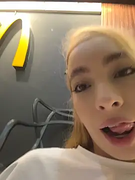 Isabella-gaviria - FUCK MY PUSSY IN MENS BATHROOM + CREAM🥵