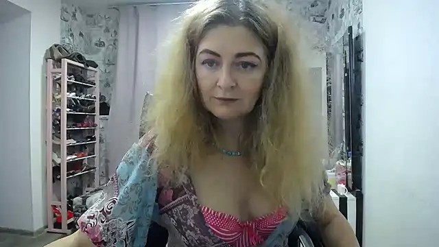 Helen1974 - Glitter On Boobs!