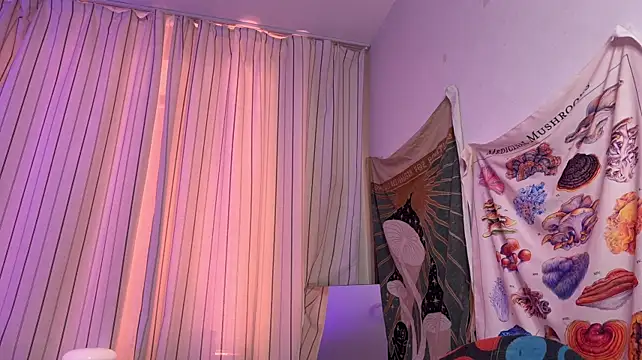Hippieaura - spread my legs