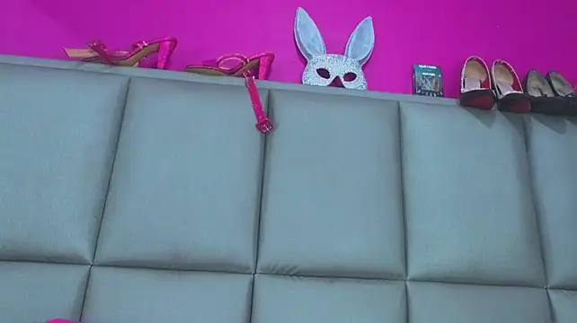 KRYSSTARITTER4 - SEXY DANCE NAKED OPEN LEGS