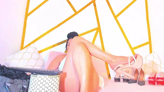 ScarletAbril - SHOW OPEN LEGS