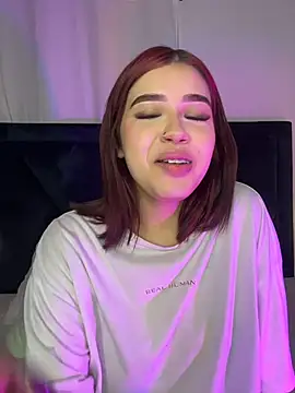 Lily_Woodz - show de pussy+ zoom+ saliva🥵😏