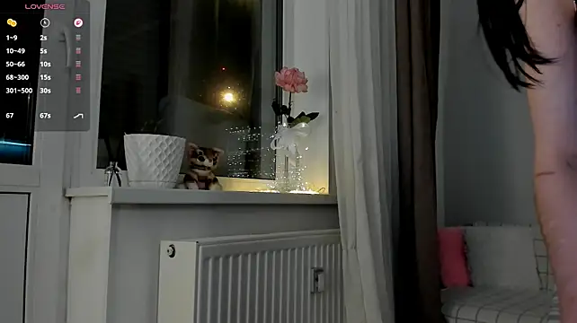 Crystal_lilith - play with my nipples close up