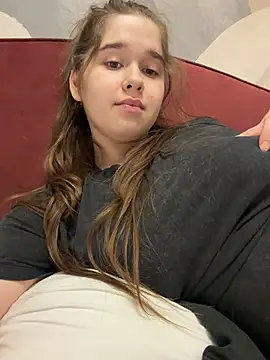 HornyGirlH - SHOW TITS