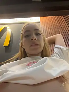 Isabella-gaviria - FUCK MY PUSSY IN MENS BATHROOM + CREAM🥵