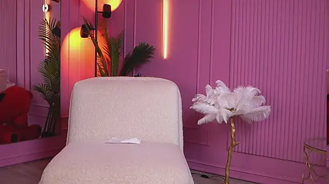 LeylaBunny - Slip a finger inside my pussy