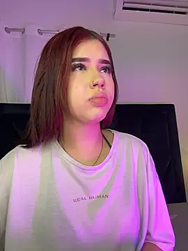 Lily_Woodz - show de pussy+ zoom+ saliva🥵😏