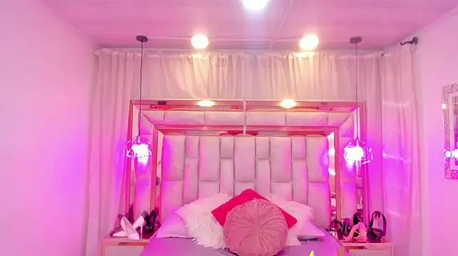 Francesca_Skuirt - ALL NAKED + STRIPTEASE + NIPPLES CLAMPS
