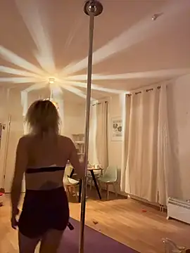 Suyneslii - Ass flash