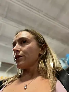 Lunagirl13 - Panties off & titties out 😻😈💦