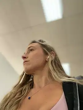 Lunagirl13 - Panties off & titties out 😻😈💦