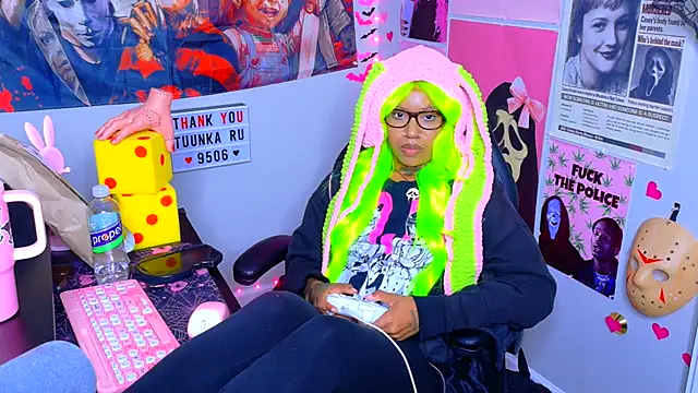 Spookiebaddie - finger asshole + butt plug🍭