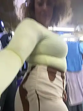 Katti_Barrera - Show milk with my friends