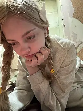 Elsawhere - doggy on knees! ass in panties only