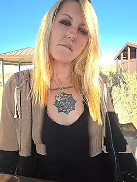 SheIsSomething - Squirt next to dumpster @public park