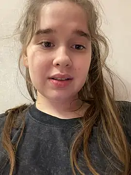 HornyGirlH - SHOW TITS