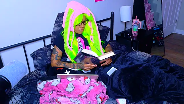 Spookiebaddie - finger asshole + butt plug🍭