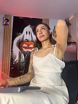 AnnaKimura_ - Cream or oil on my feet