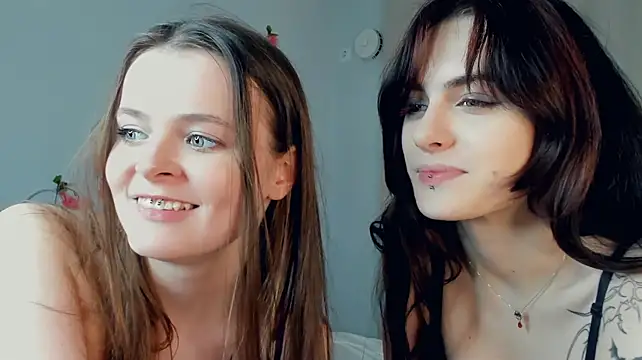 KrystalTrudel - suck Agata tonhue close to cam^^