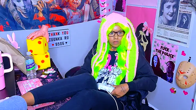 Spookiebaddie - finger asshole + butt plug🍭