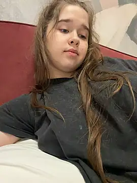 HornyGirlH - SHOW TITS