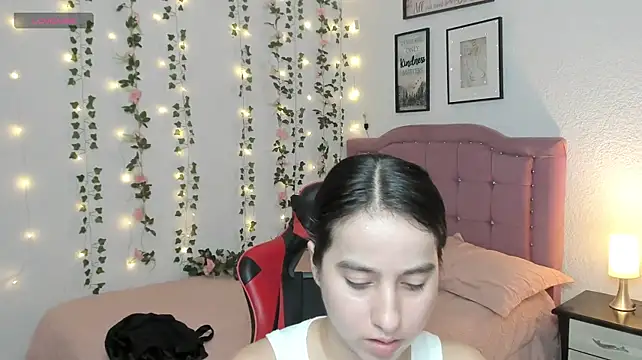 Antonella_heinz - 1 finger in my ass