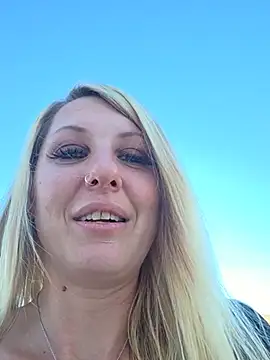 SheIsSomething - Squirt next to dumpster @public park