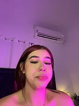 Lily_Woodz - show de pussy+ zoom+ saliva🥵😏