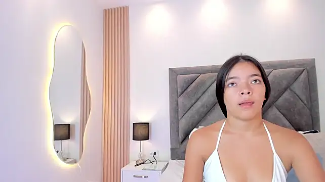 MiiaaBloom_ - Topless + tease nipples 🍒
