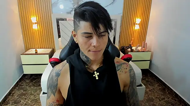 KAROLLJONES1 - full nacked and pose the muscles