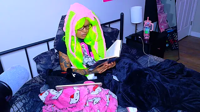 Spookiebaddie - finger asshole + butt plug🍭