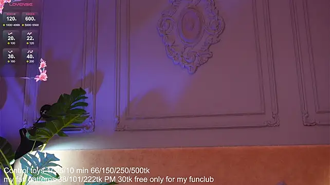 Lil__Fleur - riding on a pillow naked
