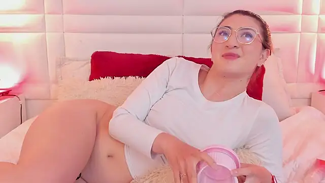 Alanna_Valmont - Doggy style and close up anus 🍑🥴