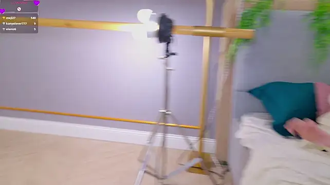 Cindy_Page - teasing booty