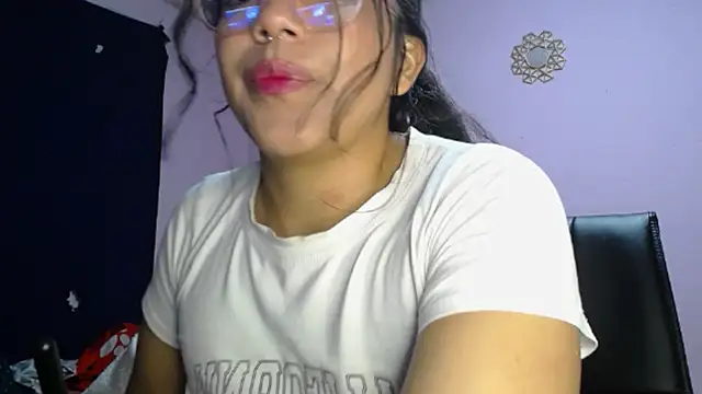 LoveHoney02 - cachetada de tetas+escupida