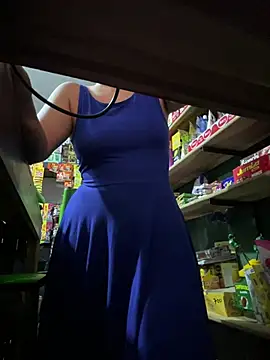 Lannabellx - Ass and boobs in the market