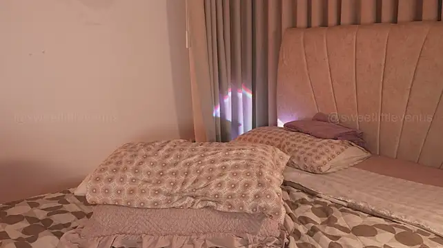 Sweetlittlevenus - suck dildo