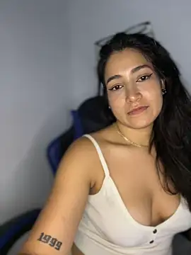 Hana-Parker - Panties to the side, pussy flash
