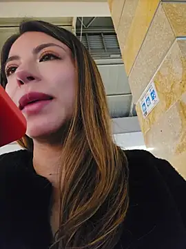 Karen_San_Miguel - Open a blouse in public + control toy 5m