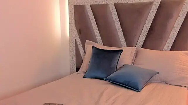 SoophieBlair_ - Show ass + Spanks untill red🔥