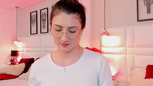 Alanna_Valmont - Doggy style and close up anus 🍑🥴